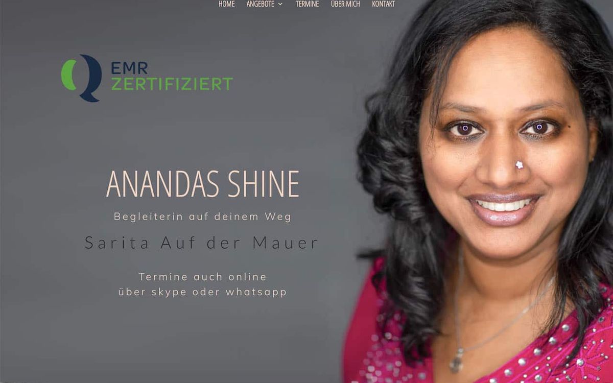 Startseite von Anandas Shine mit einem Porträt der Inhaberin